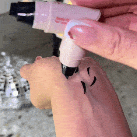 Eyeliner Magic cu Ștampilă – Codițe Perfecte în Câteva Secunde ✨